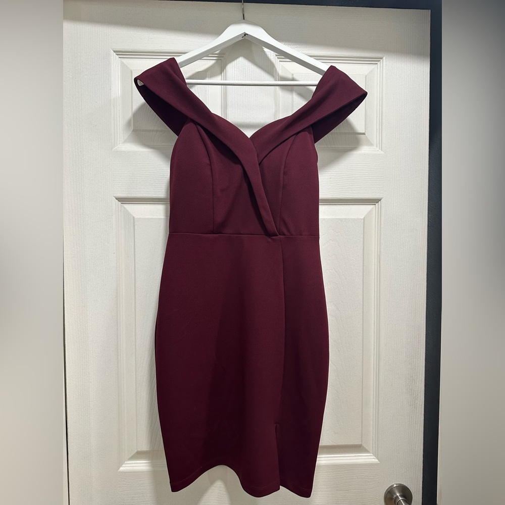 Formal burgundy off-shoulder short dress